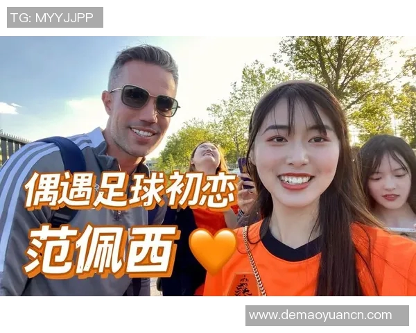 偶遇足球明星的女生瞬间引发热议视频记录了他们的精彩互动与感人时刻